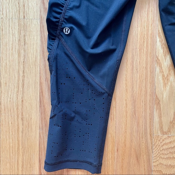 Lululemon Water Bound Crop - Picture 11 of 12